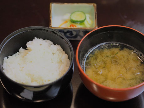 ご飯と味噌汁