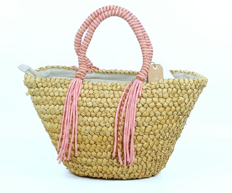 Korbtasche aus Bast und pinkfarbenen Segeltau-Griffen, € 69.00.