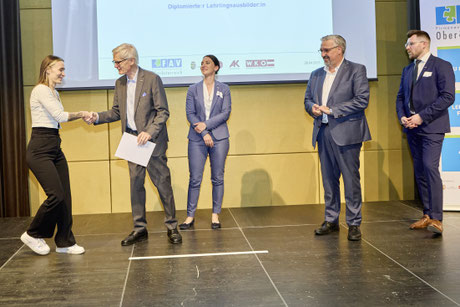 FAV OÖ gratuliert persönlich beim Diplom