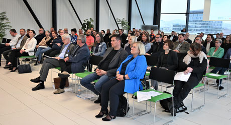 Überblick über die Zuhörer:innen im Veranstaltungsraum