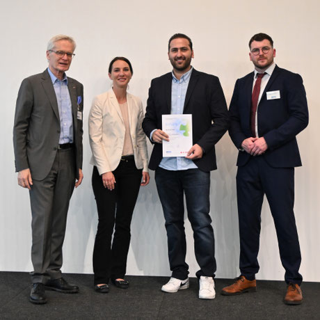 Diplomverleihung mit offiziellem Abschlussfoto
