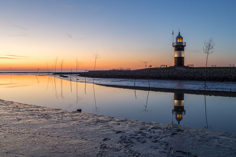 Leuchtturm Kleiner Preuße in Bremen bei Sonnenuntergang