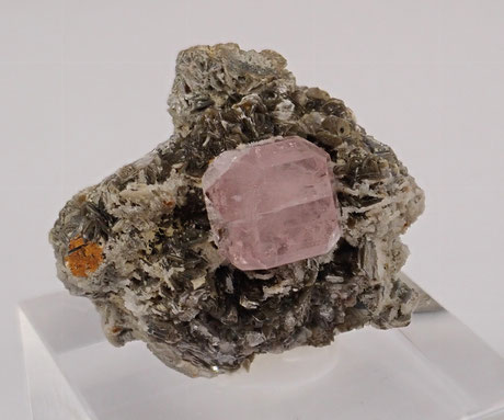 Pink apatite
