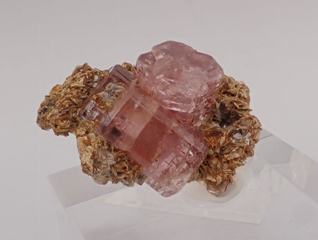 Pink apatite