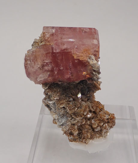Pink apatite