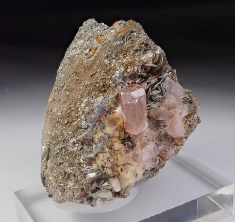 Pink apatite
