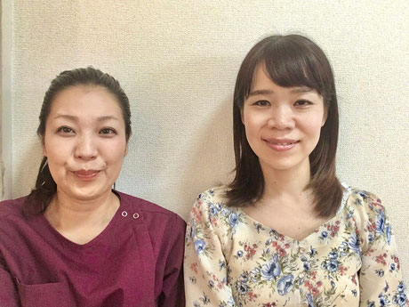 緑の整体院院内にて頭痛患者さんの大島さんが頭痛が改善して笑顔になった時に一緒にとった写真です