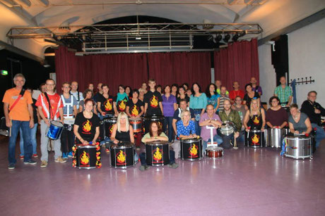 Uwezinho Workshop mit Jalapeños Percussion