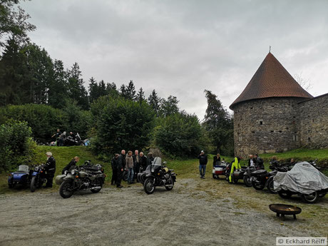 the ground is filling up and more and more bikers arriving
