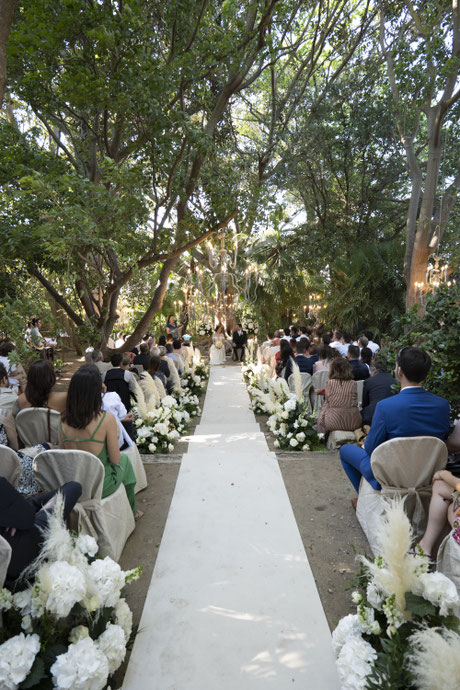 woodland-ceremony-castle-xirumi-sicily-luxury-wedding-decor
