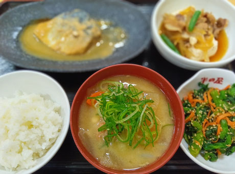 半田屋　朝ごはん
