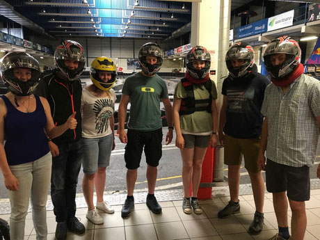 Mit gefülltem Magen ging es weiter zur Kartworld. Während sich hier die Motorsport-Begeisterten austoben konnten,...