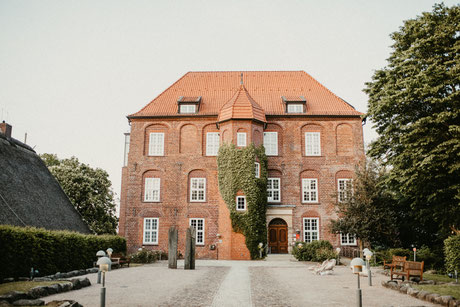Das Schloß Agathenburg wo die Trauung stattfand