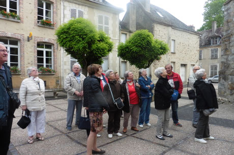 Groupe aixois sous la houlette de Madame Marie-Thérèse Simoutre.