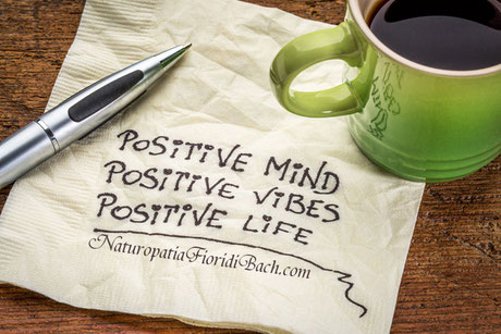 scritta positive mind, vibes and life