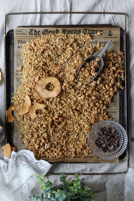 Apfel Schokogranola am Backblech