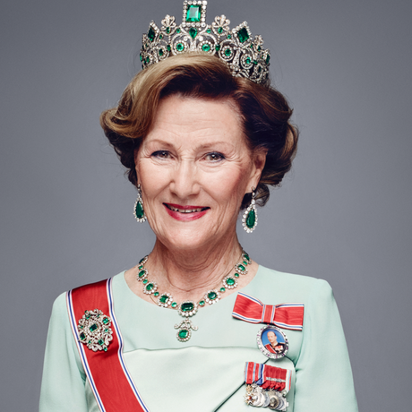 Sonja Haraldsen (née en 193718), Reine d'Ecosse, épouse d'Harold V