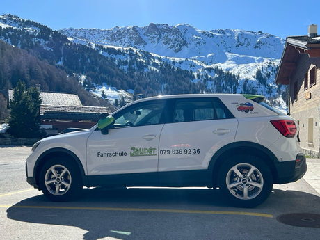 Auf Bergstrecken mit der Fahrschule Juaner