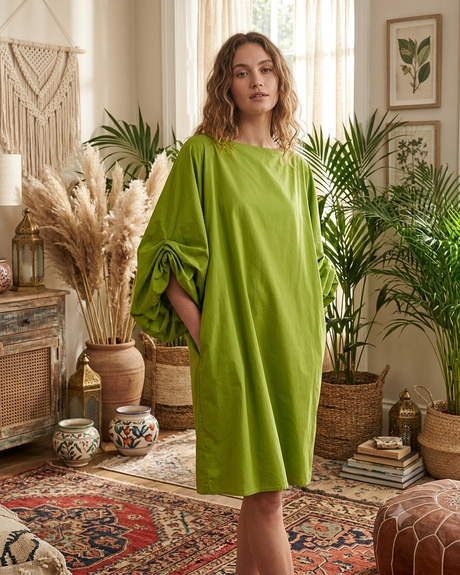 Apfelgrünes Baumwollkleid mit Ballon-Ärmeln € 69.00.
