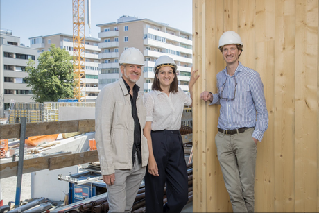 Architekt Tom Lechner mit Katharina & Nikolaus Richter-Wallmann ©Christian Leopold/ Neumayr