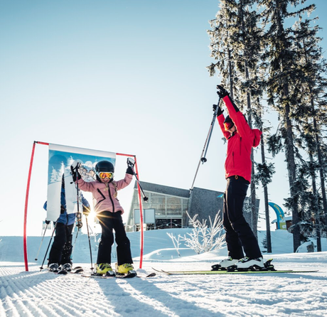In unseren Anfängerbereichen lernen kleine Skifans sicher und mit viel Spaß das Skifahren.