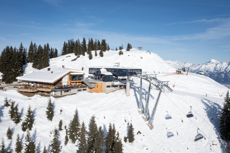 Die Kombibahn aus 6-er Sesseln im Winter und 8-er Gondeln im Sommer ist weltweit die erste ihrer Art ©Nikolaus Faistauer Photography