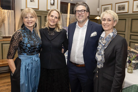 Karin Schmidt (Vorstand Ronald McDonald Kinderhilfe), Karoline und Michael Kühlwein (Kühlwein Salzburg GmbH) & Andrea Hofer (Leitung Haus Salzburg) © Andreas Kolarik