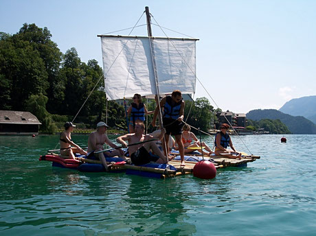 Teambuilding pur - Flossbau mit anschliessender Regatta