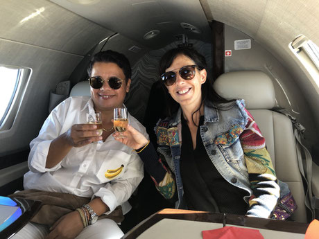 Mihaela and me drinking champagne at 10.060m in a private jet on the way to Provence, South of France