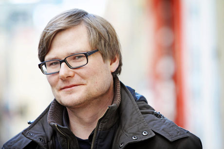 Das Bild zeigt Michael Bittner mit Jacke und Brille.