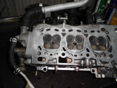 J111G テリオスキッド　シリンダヘッド取外し