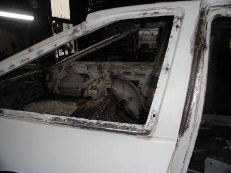 ＡＥ８６トレノ　クォーターガラス　錆修理　レストア