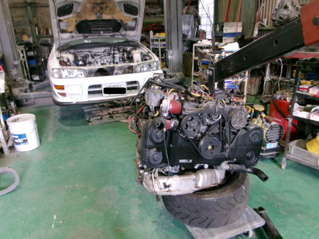 ＧＣ８ インプレッサ エンジン取外し