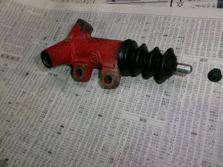 Toyota AW11 MR2 clutch release cylinder dust boot assembly