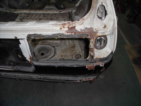 AE86 テールランプ取付部