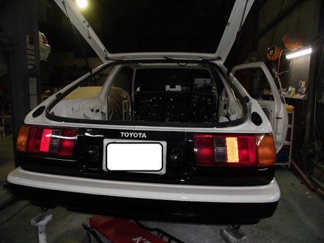 AE86 リアハッチ ウェザーストリップ取り付け