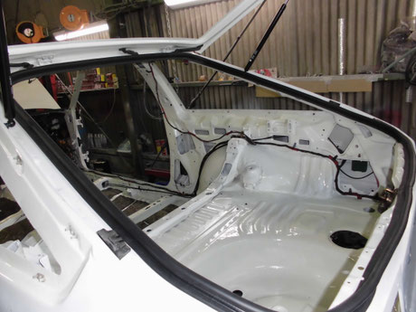 ＡＥ８６　リヤハッチ　ウェザーストリップ