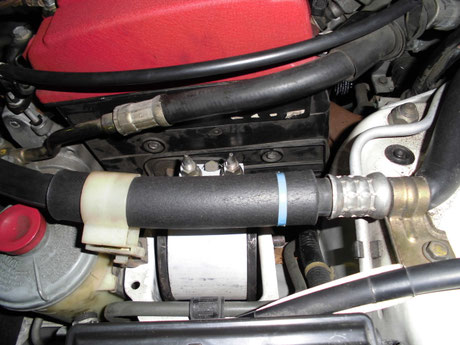 ＥＫ９　パワステのリザーブタンクとエアコンの配管