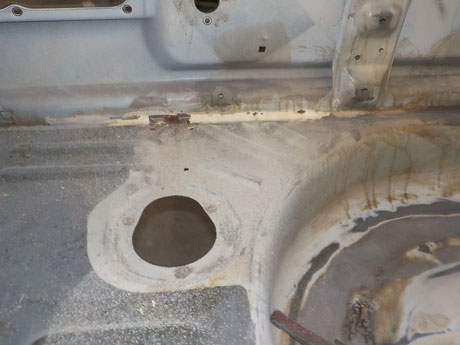 ＡＥ８６　バックパネル 錆修理
