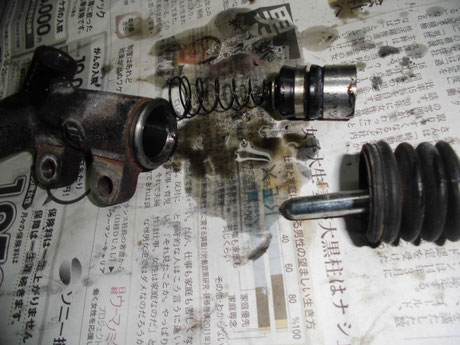 AW11 MR2 クラッチレリーズシリンダー分解