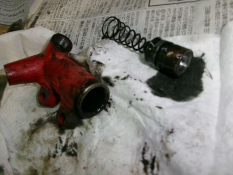 AW11 MR2 Clutch release cylinder overhaul