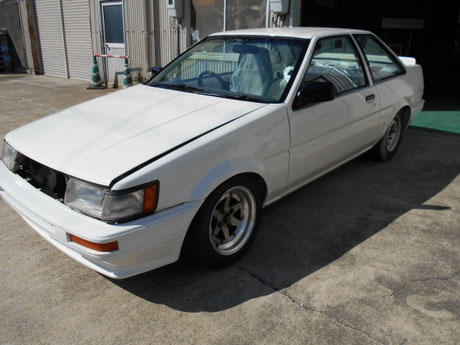 錆ボディ トヨタ トレノ& 林レビン ボロ車風ボディ 緊急撮影 AE86入庫 錆ボディ トヨタ トレノ& 林レビン ボロ車風ボディ 緊急撮影 AE86入庫