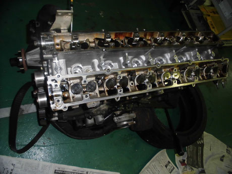 ＢＮＲ３４　カムシャフト取外し
