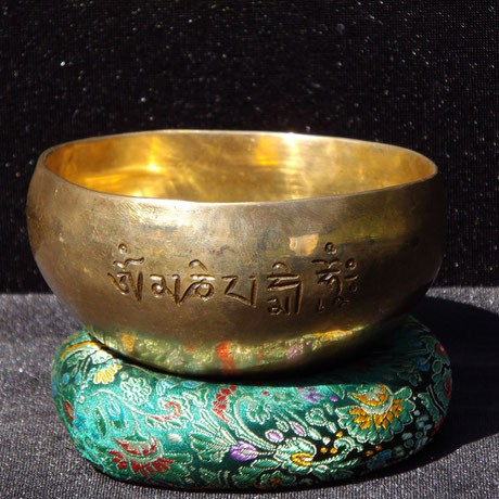 bol tibétain avec mantra de la compassion