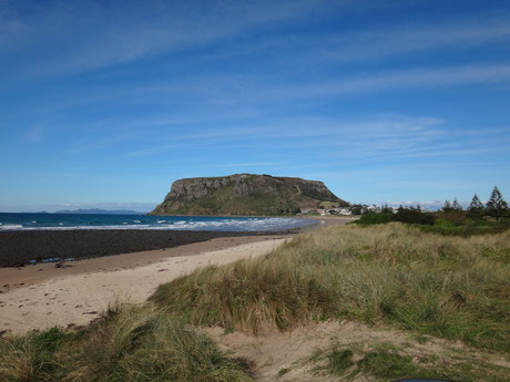 The Nut... links daneben die Linie der Nordküste am Horizont