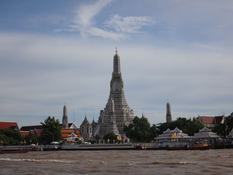 Wat Arun von der Flussseite