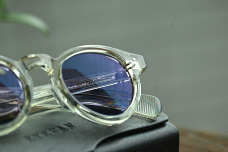 ◎フレーム：EYEVAN / CONNER　◎レンズ：TALEX / AIRY PURPLE