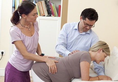 Geburtsvorbereitungs-Kurs Tipps Brid Michael Atmung Schwanger Hebamme Begleitung Overath Düsseldorf Köln Online Doula Massagen Yogakurs
