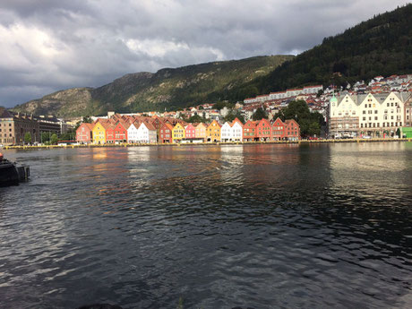 Seltener Anblick: Der Hafen von Bergen - mit Sonne