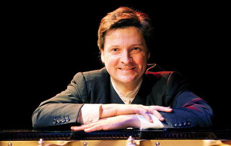 Der renommierte Pianist und Dirigent Chrisoph Soldan ist am 18. Oktober zu Gast in Helmstedt. Foto: Berhard Zinnau